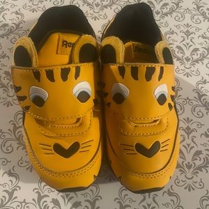 Reebok toddler sneaker Sz 8.5